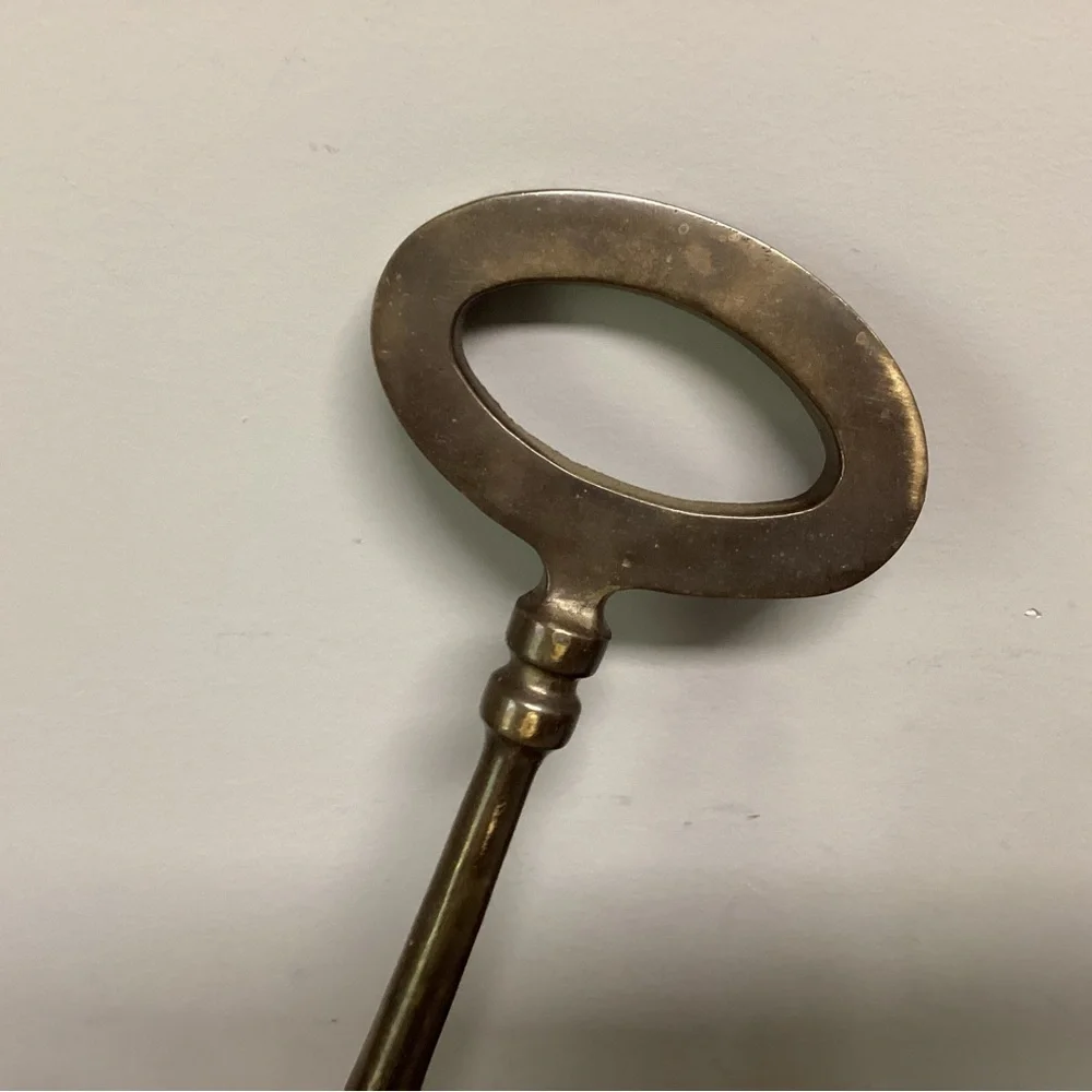 Vintage & Solid Brass & Huge - Skeleton Type Key Wall Hanger - Paperweight - Picture 5 of 10